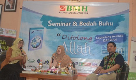 Suasana seminar dan bedah buku 