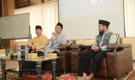 Suasana seminar dan open house dalam rangka meningkatkan kualitas pembelajaran mata kuliah Bahasa Arab yang diadakan oleh  Departemen Ilmu Ekonomi Syariah, Fakultas Ekonomi dan Manajemen (FEM) IPB.   