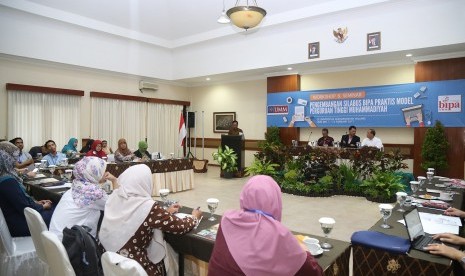 Suasana Seminar Pengembangan Silabus BIPA Praktis Model PTM.