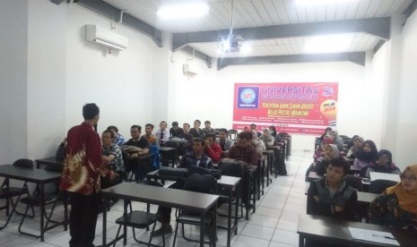 Suasana seminar PKM yang diadakan oleh UBSI Kampus Tegal.