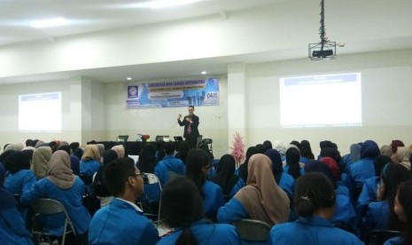 Suasana seminar ‘Teknik Melamar Kerja Dan Interview’ yang diadakan di Aula UBSI Kampus Jatiwaringin,Jakarta.