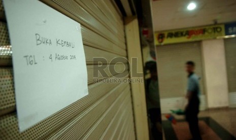   Suasana sepi di Pusat perbelanjaan Pasar Baru, Jakarta Pusat, Rabu (30/7).  (Republika/Raisan Al Farisi)