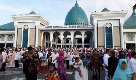 Masjid Al Akbar, Surabaya, Jawa Timur.