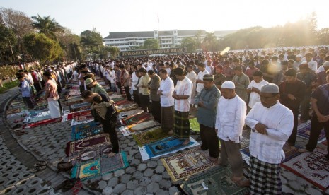 Suasana shalat Idul Adha di Universitas Muhammadiyah Malang.