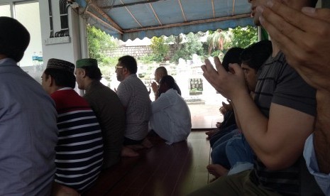 Suasana shalat Jumat di Masjid Makau.