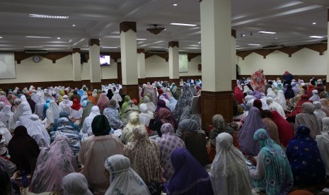 Suasana shalat Tarawih 1438 H  di Masjid Agung Sunda Kelapa (MASK) Jakarta.