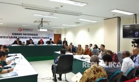 Suasana sidang ajudikasi keempat antara KPU dan PBB di Kantor Bawaslu,  Thamrin,  Jakarta Pusat, Kamis (29/1).