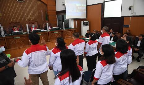 Suasana sidang lanjutan kasus pembunuhan Brigadir Yosua dengan terdakwa Richard Eliezer Pudihang Lumiu di PN Jakarta Selatan, Jakarta, Selasa (25/10/2022). Sidang itu beragenda mendengarkan keterangan saksi diantaranya saksi pelapor Kamaruddin Simanjuntak, kedua orang tua korban Samuel Hutabarat dan Rosti Simanjuntak serta pacar korban Vera Simanjuntak. 