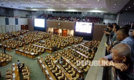 Suasana sidang Paripurna 