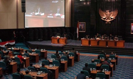 Suasana sidang paripurna pengunduran diri Presiden terpilih, Joko Widodo di Gedung DPRD DKI, Jakarta Pusat, Kamis (2/10).(Republika/Raisan Al Farisi) 