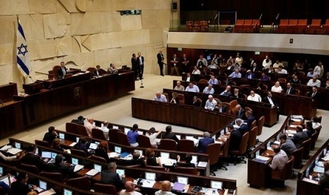 Suasana sidang parlemen Israel (Knesset). Knesset mengesahkan undang undang (UU) baru untuk menjerat penonton konten pro-Hamas.