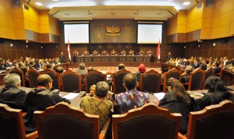 Suasana sidang pembacaan putusan sengketa Pemilihan Presiden yang dipimpin Ketua Mahkamah Konstitusi (MK) Hamdan Zoelva, Jakarta, Kamis (21/8). 