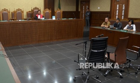 Suasana sidang perdana praperadilan tersangka kasus dugaan pembunuhan Wayan Mirna Salihin, Jessica Kumala Wongso, di Pengadilan Negeri Jakarta Pusat, Selasa (23/2).(Republika/Yasin Habibi)