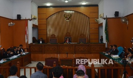 Suasana sidang praperadilan RJ. Lino yang dipimpin oleh Majelis Hakim Udjiyanti dengan agenda pembacaan permohonan pemohon di Pengadilan Negeri Jakarta Selatan, Senin (18/1).