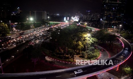  Suasana simpang susun semanggi saat dilakukannya uji coba open traffic di Jakarta, Jumat (28/7).