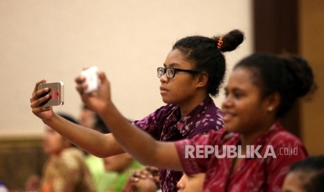 Suasana saat menghadiri pembukaan kegiatan forum interaksi bagi siswa/siswi orang asli Papua (OAP) dalam program afirmasi pendidikan menengah se-Provinsi Bali di Nusa Dua, Kabupaten Badung, Bali, Jumat (15/7).