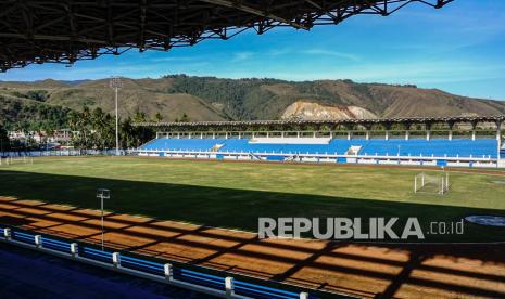 Suasana Stadion Barnabas Youwe di Sentani, Kabupaten Jayapura, Papua, Sabtu (11/9/2021). Stadion Barnabas Youwe Sentani, Papua yang berkapasitas 15 ribu penonton tersebut akan digunakan menjadi lokasi penyisihan grup C cabor sepak bola putra PON XX Papua. 