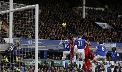 Suasana Stadion Goodison Park, markas Everton.