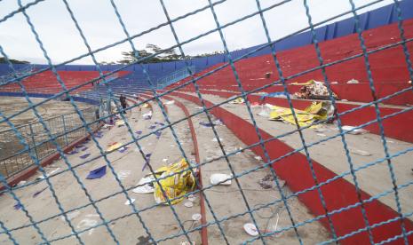 Keluarga Korban Tragedi Kanjuruhan Membuat Laporan ke Polres Malang. Suasana Stadion Kanjuruhan pascakerusuhan di Malang, Jawa Timur.