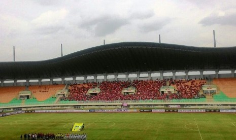 Suasana Stadion Pakansari, Bogor pada laga uji coba Indonesia vs Myanmar, Selasa (21/3).