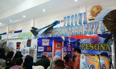 Suasana stand Angkasa Expo 2020 yang dijubeli pengunjung.