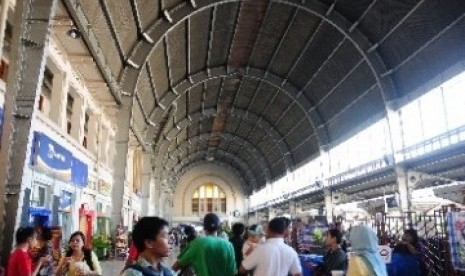  Suasana Stasiun Jakarta Kota.