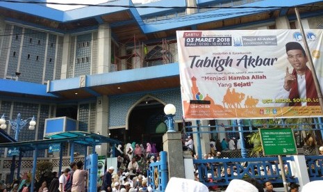 Suasana tablig akbar Ustaz Abdul Somad di Masjid Al Azhar Bekasi, Sabtu (3/3).