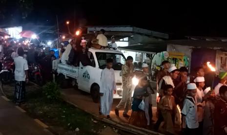 Suasana takbir dan pawai obor di Pesantren AFKN Nuu Waar, Bekasi, Jawa Barat.