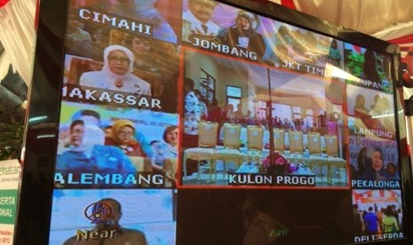 Suasana teleconference Ibu Mufidah Jusuf Kalla di Makassar dengan Ibu Iriana Joko Widodo di Yogyakarta pada Selasa (21/4)