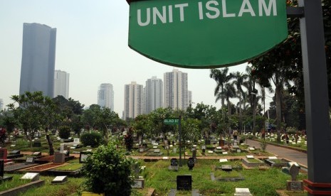   Suasana tempat pemakaman umum (TPU) Menteng Pulo, Jakarta Selatan, Rabu (18/3).  (foto : MgROL_34)