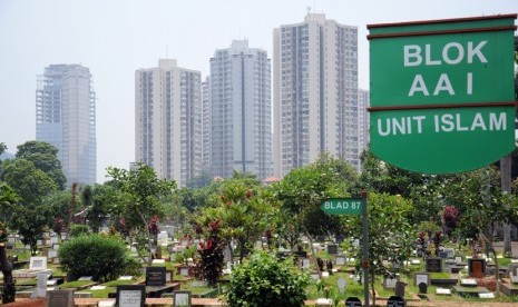   Suasana tempat pemakaman umum (TPU) Menteng Pulo, Jakarta Selatan, Rabu (18/3).  (foto : MgROL_34)