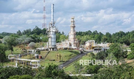 Suasana Tempat Pengolahan Kondensat di Lapangan Senipah, Peciko dan South Mahakam (SPS) yang merupakan tempat pengolahan minyak dan gas bumi dari Blok Mahakam, Kutai Kartanegara, Rabu (27/12). 