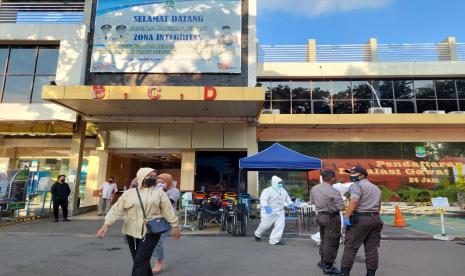 Suasana terkini RSUD Chasbullah Abdulmadjid, Kota Bekasi. Kementerian Kesehatan membayar cicilan biaya Covid-19 di RSUD Chasbullah Abdulmadjid, Kota Bekasi, senilai Rp 24,7 miliar.