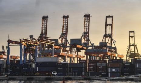 Suasana Terminal 3 Pelabuhan Tanjung Priok, Jakarta, Selasa (12/1/2021). adan Pusat Statistik (BPS) mencatat Indonesia mengalami surplus neraca perdagangan hingga 21,7 miliar dolar AS pada 2020 lalu. 