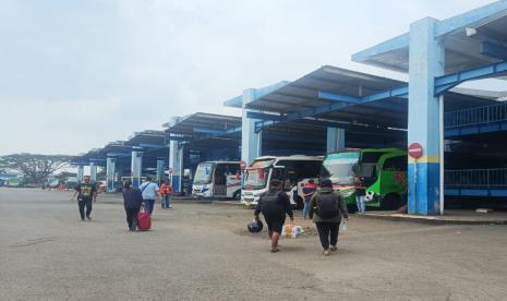   Suasana Terminal Arjosari, Kota Malang, selama masa mudik dan arus balik Lebaran 2023.