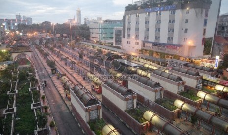 Suasana Terminal Bus Blok M lengang, Jakarta, Senin (21/12).  (Republika/Yasin Habibi)