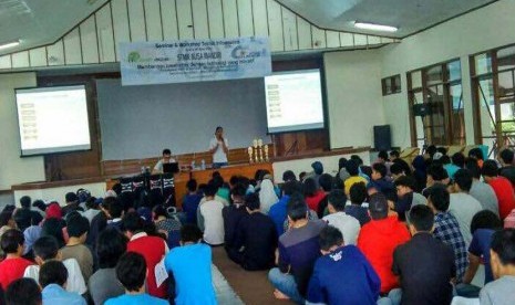 Suasana TI Camp 2016 yang digelar oleh STMIK Nusa Mandiri Jakarta dan Universitas BSI, Cimacan, Cianjur, 12-14 April 2016.