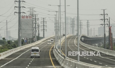 Suasana Tol Layang (Elevated) Jakarta-Cikampek Km 28, Cikarang, Kabupaten Bekasi, Jawa Barat, Ahad (8/12/2019).