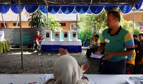 Suasana TPS 079 dan 078 di Panti Sosial Bina Laras 2, Cipayung, Jakarta Timur, Rabu (17/4).