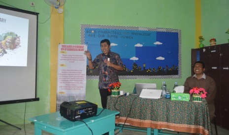 Suasana training  Extra Ordinary Teacher yang diadakan oleh Yayasan Dinamika Umat (YDU), Sabtu (23/12).