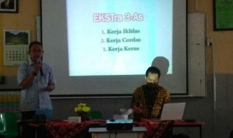 Suasana training motivasi yang dilaksanakan oleh Yayasan Bosowa Bina Insani (YBBI) Bogor untuk para karyawan non-guru dan tata usaha (TU).