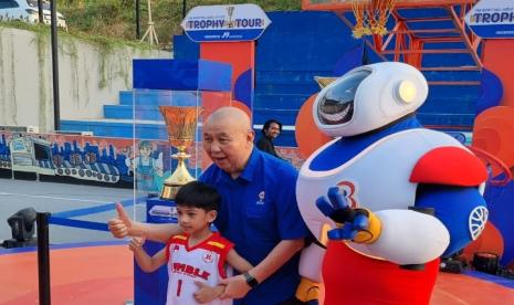 Suasana Trophy Tour FIBA World Cup 2023 di Solo Techno Park pada Sabtu (30/7/2023).