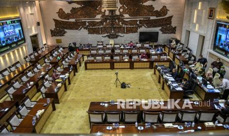 Suasana uji kelayakan dan kepatutan oleh Komisi XI DPR di Kompleks Parlemen Senayan, Jakarta, Rabu (8/9/2021). Komisi XI DPR menggelar uji kelayakan atau fit and proper test calon anggota Badan Pemeriksa Keuangan (BPK). 