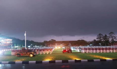 Suasana upacara parade senja di Lapangan Pancasila, Akmil, Kota Magelang, Provinsi Jawa Tengah, Jumat (25/10/2024).