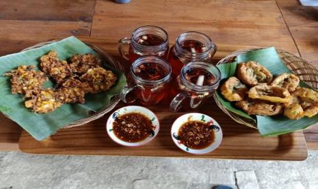 Suasana usaha kuliner berbahan dasar rempah-rempah milik dosen dan mahasiswa Universitas Muhammadiyah Malang (UMM).