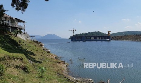 Suasana Waduk Jatiluhur, tepatnya di sekitaran morning glory (sumur pelimpas). 