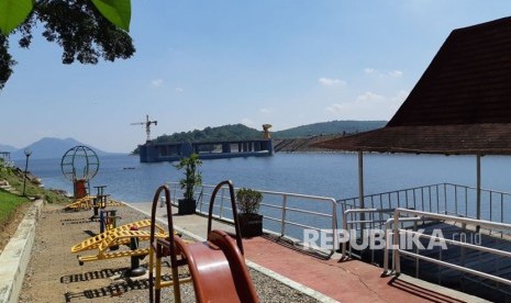 Suasana Waduk Jatiluhur, tepatnya di sekitaran morning glory (sumur pelimpas). 