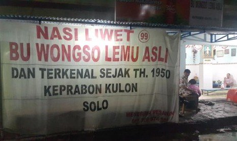 Suasana warung nasi liwet Wongso Lemu Solo.