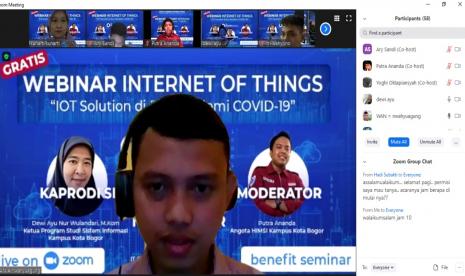 Suasana webinar NGOPI-Ngobrol Online Penuh Inspirasi yang mengupas tentang Internet of Things Mobile Connectivity Service.