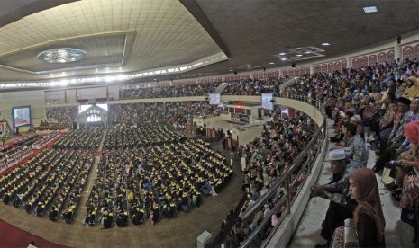 Suasana wisuda di Universitas Muhammadiyah Malang, Sabtu (29/11).